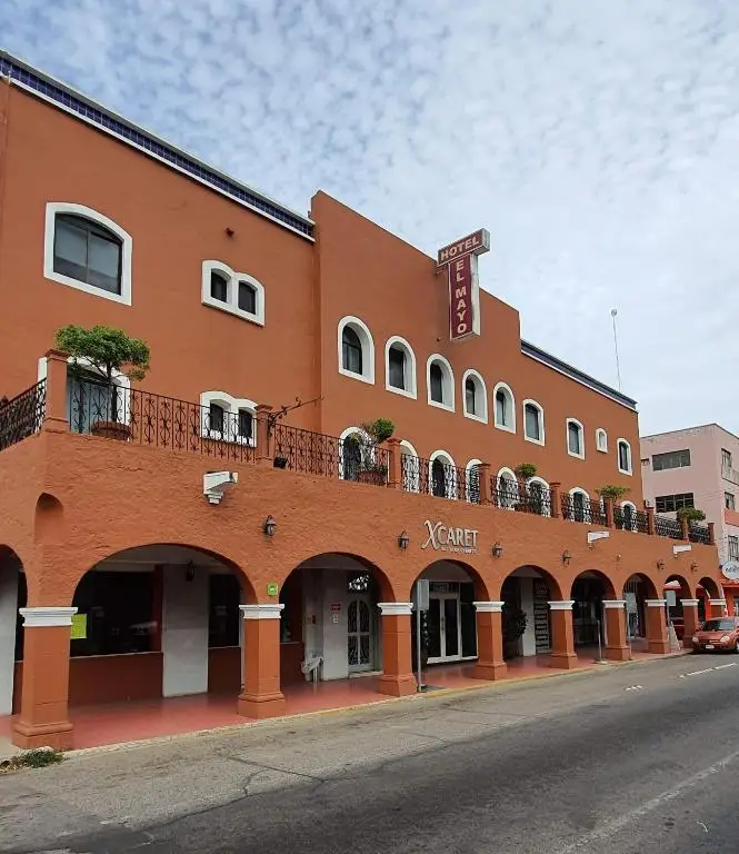 Terracotta facade of Hotel el Mayo Inn in Culiacán